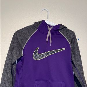 Women’s Nike sweatshirt